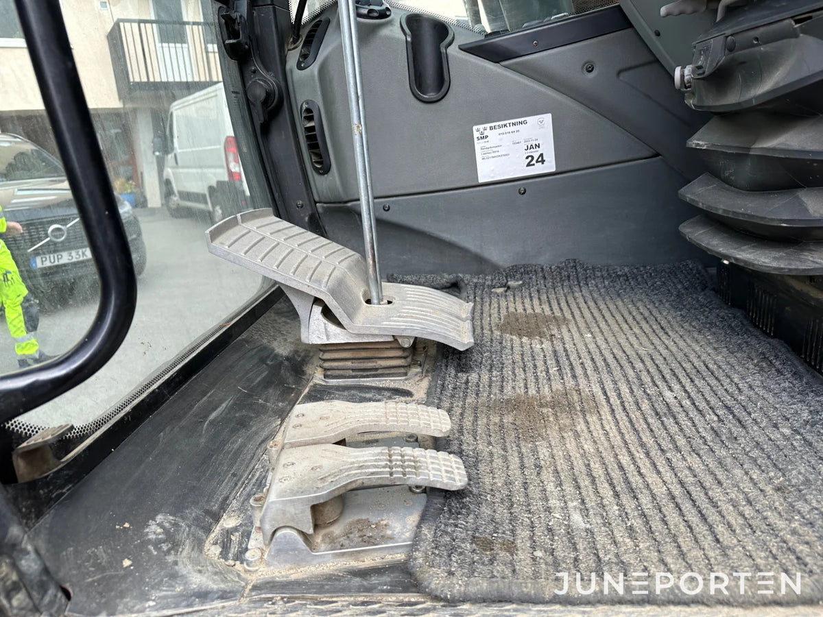 Bandgrävare Liebherr R914 Compact med tiltrotator