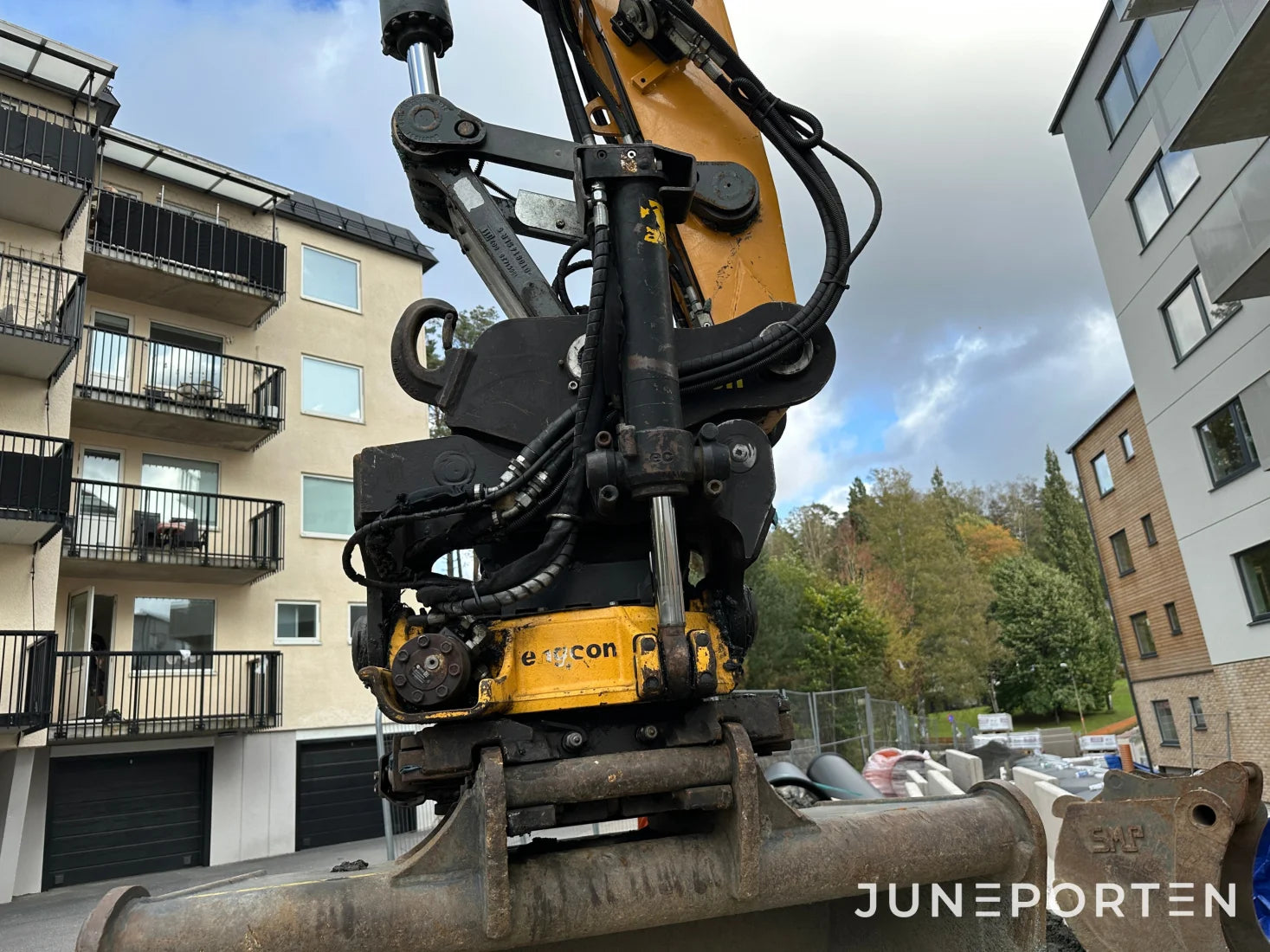 Bandgrävare Liebherr R914 Compact med tiltrotator