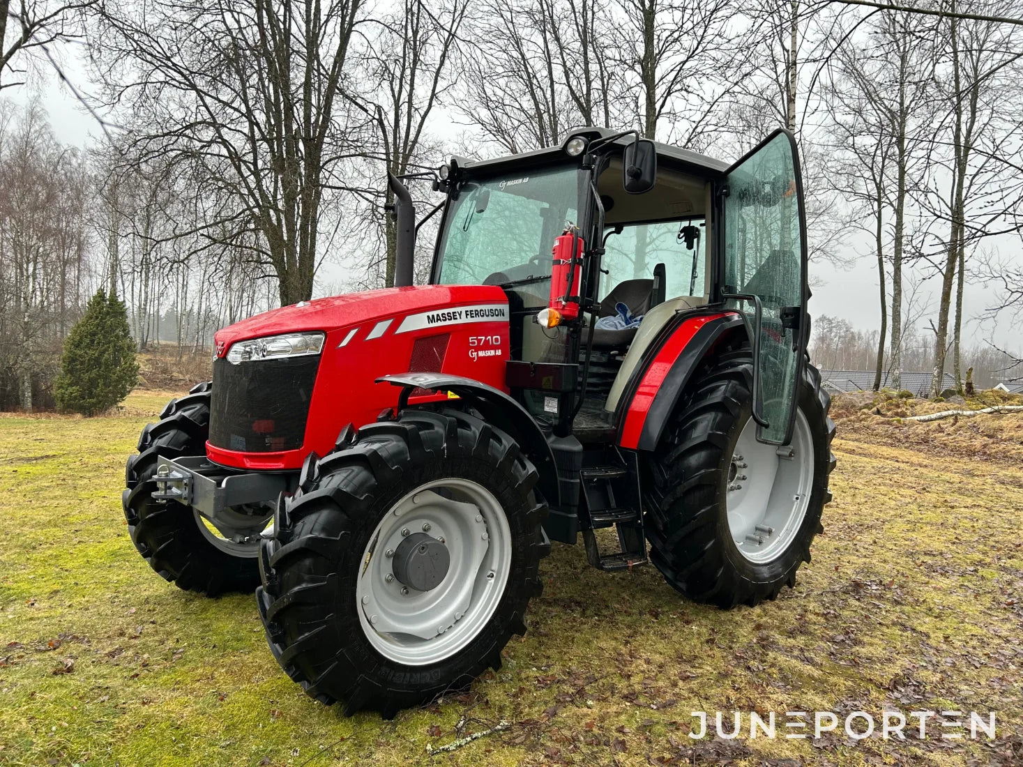 Massey Ferguson 5710