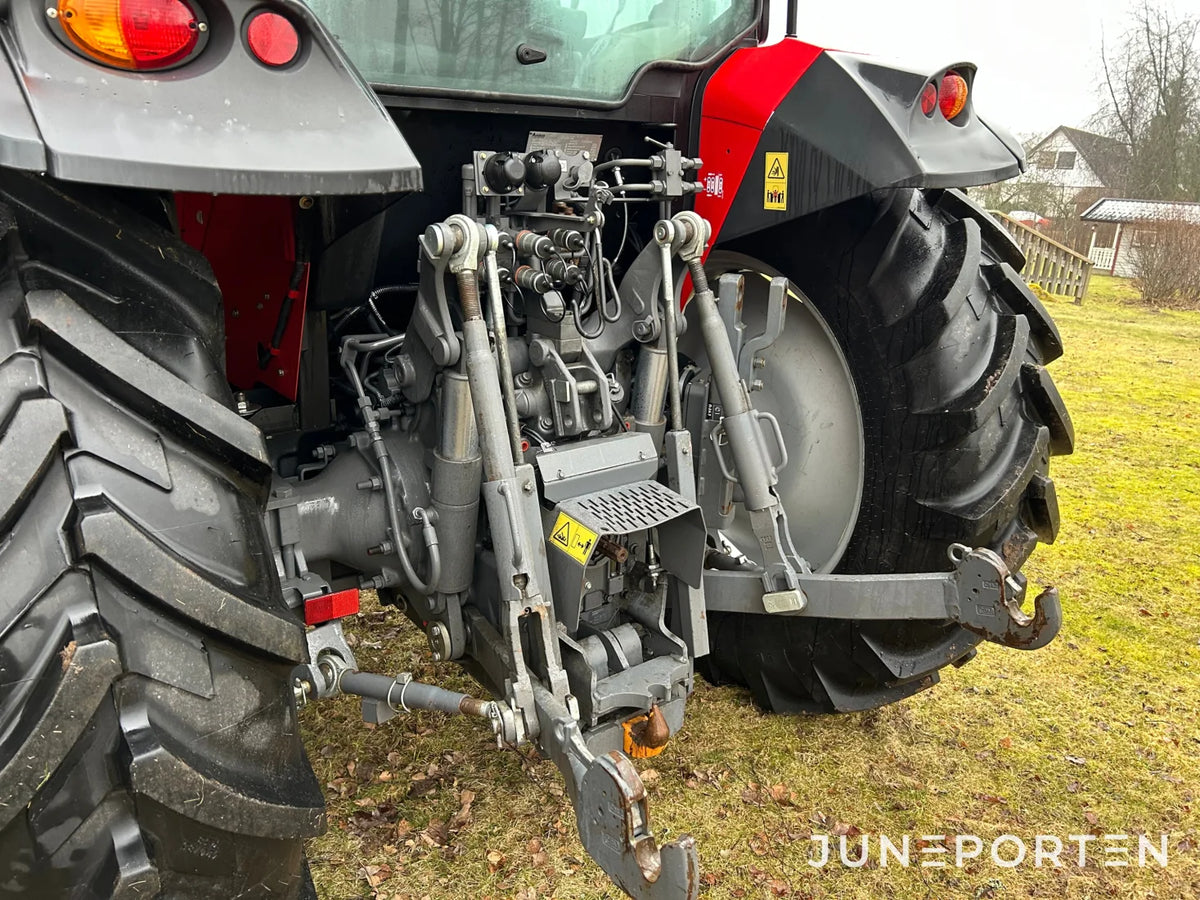 Massey Ferguson 5710