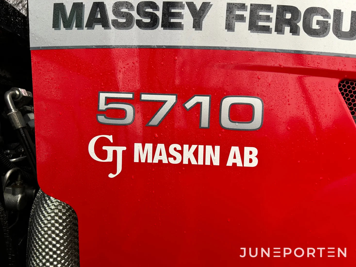 Massey Ferguson 5710