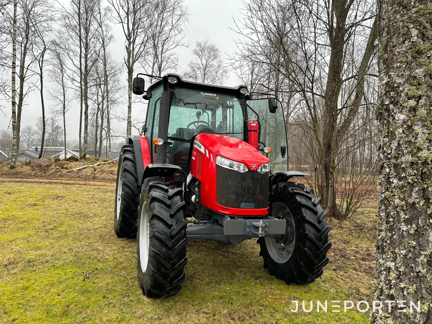 Massey Ferguson 5710