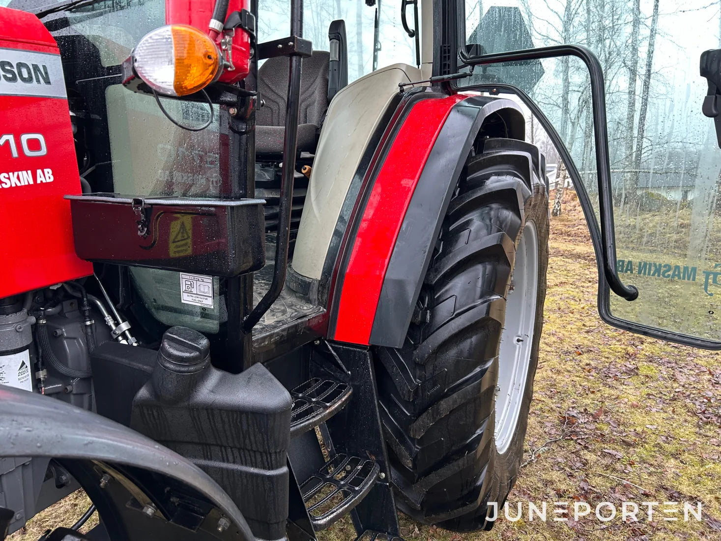 Massey Ferguson 5710