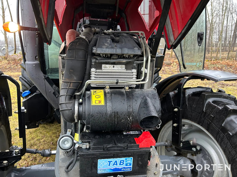Massey Ferguson 5710