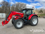 Massey Ferguson 5712 med lastare