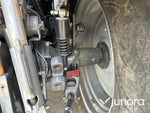 Massey Ferguson 5712 med lastare