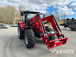 Massey Ferguson 5712 med lastare