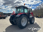 Massey Ferguson 5712 med lastare