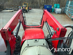 Massey Ferguson 5712 med lastare