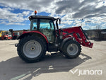 Massey Ferguson 5712 med lastare