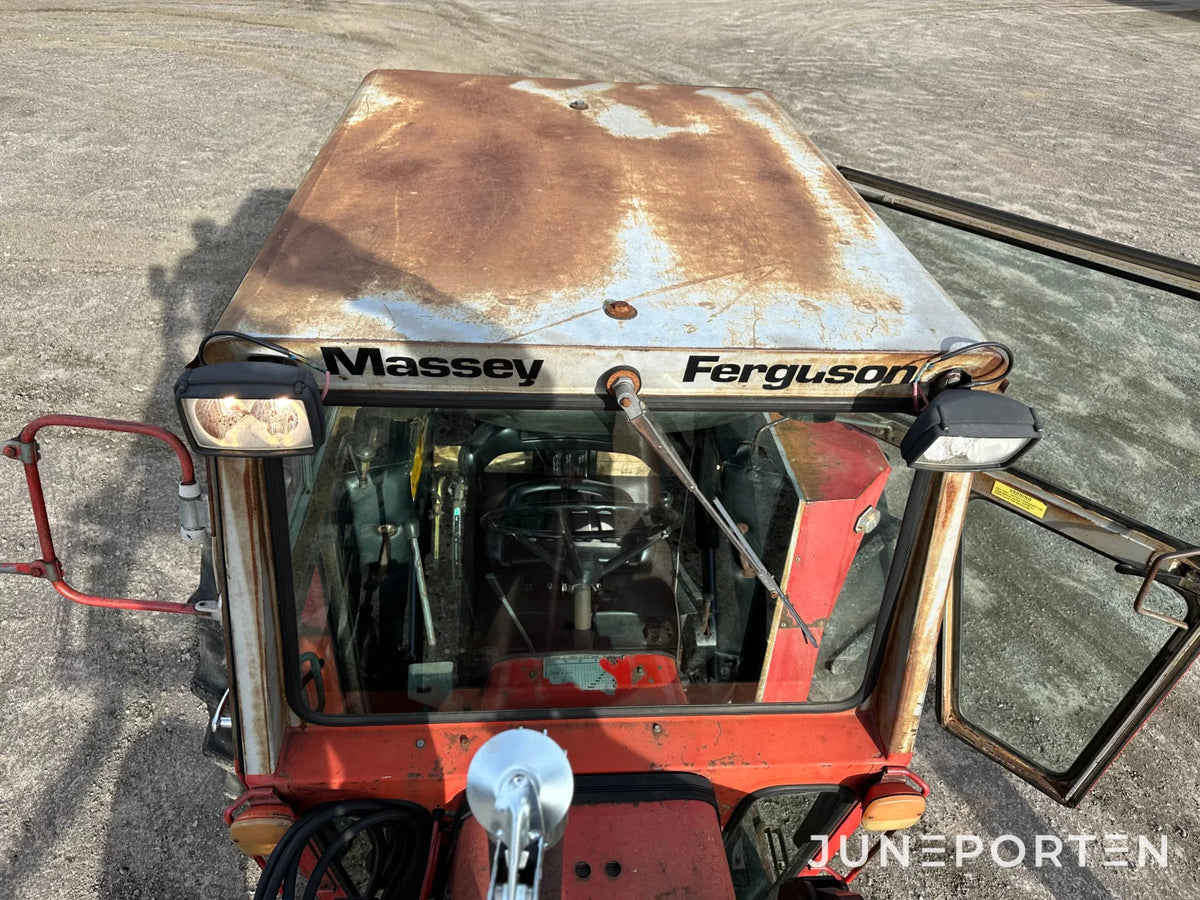 Massey Ferguson 575 med lastare