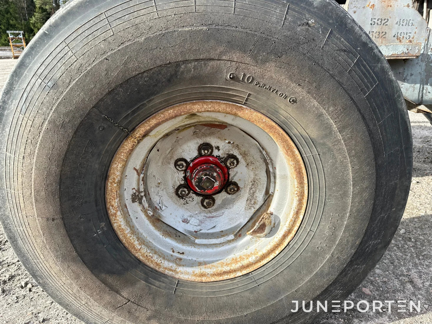 Massey Ferguson 575 med lastare