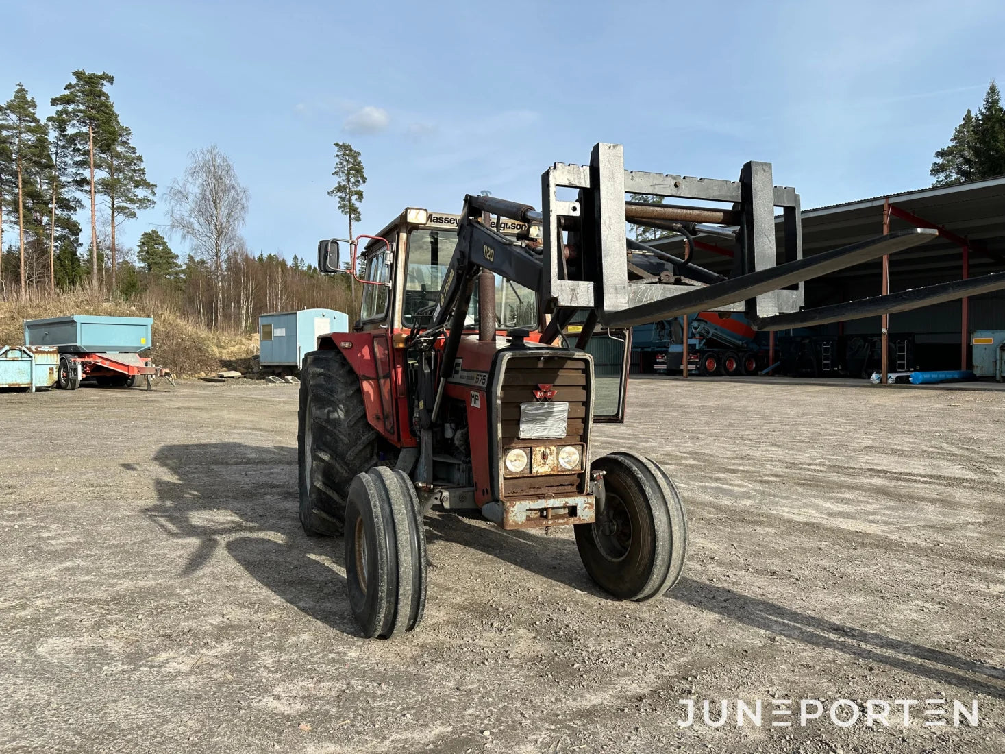 Massey Ferguson 575 med lastare