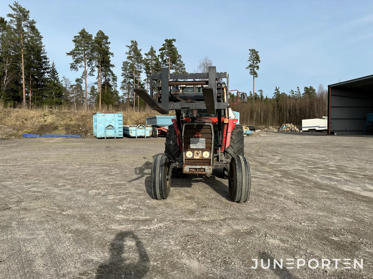 Massey Ferguson 575 med lastare