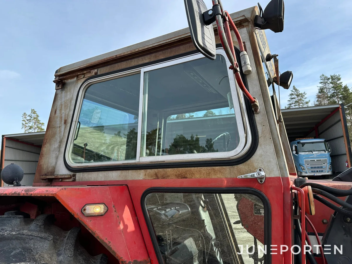 Massey Ferguson 575 med lastare