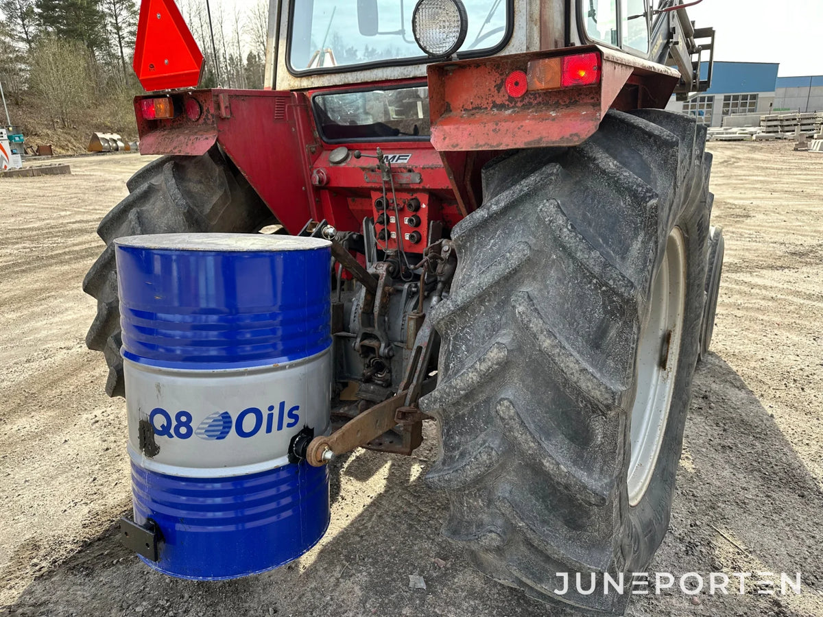 Massey Ferguson 575 med lastare