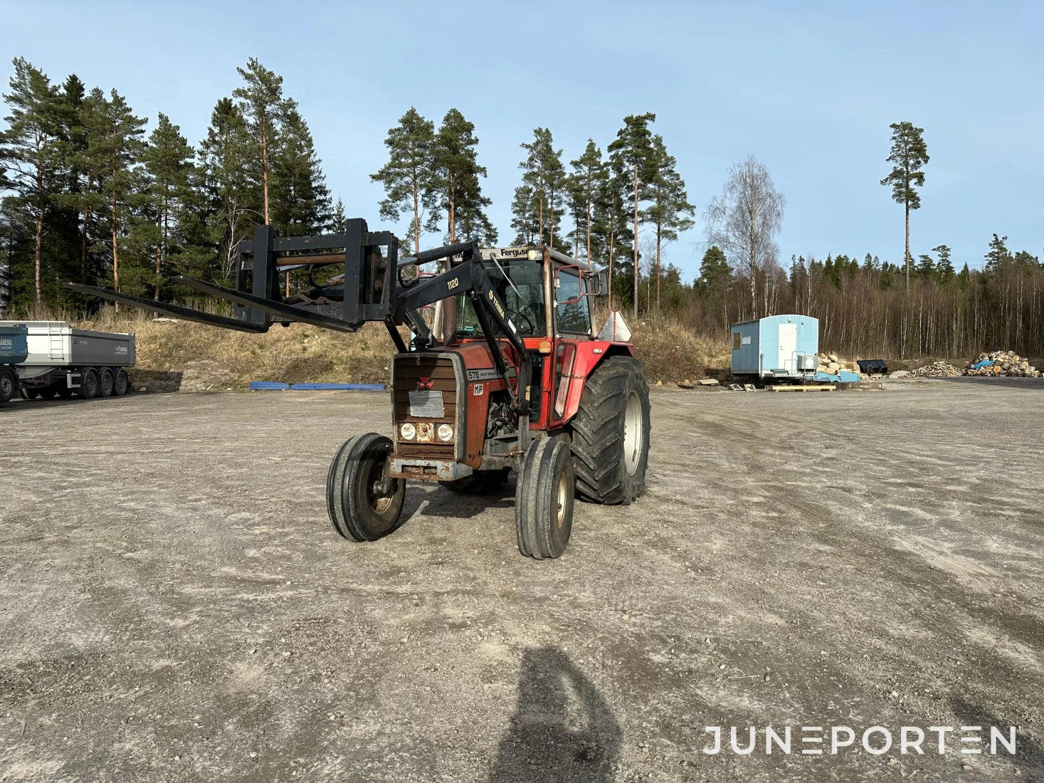 Massey Ferguson 575 med lastare