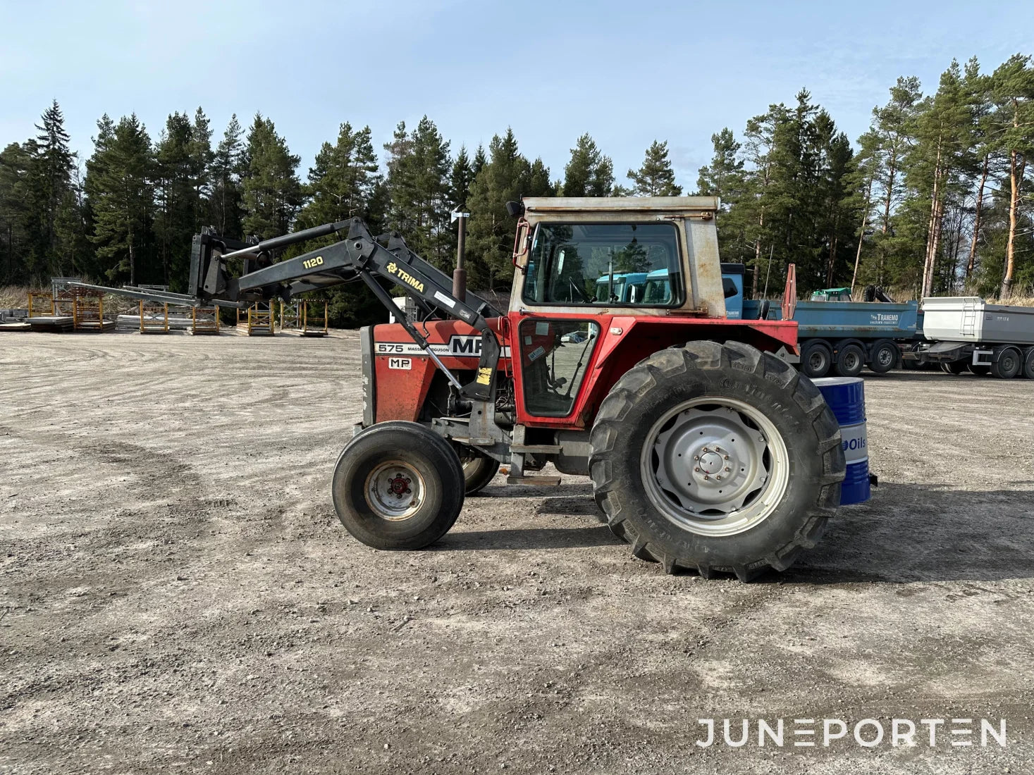 Massey Ferguson 575 med lastare