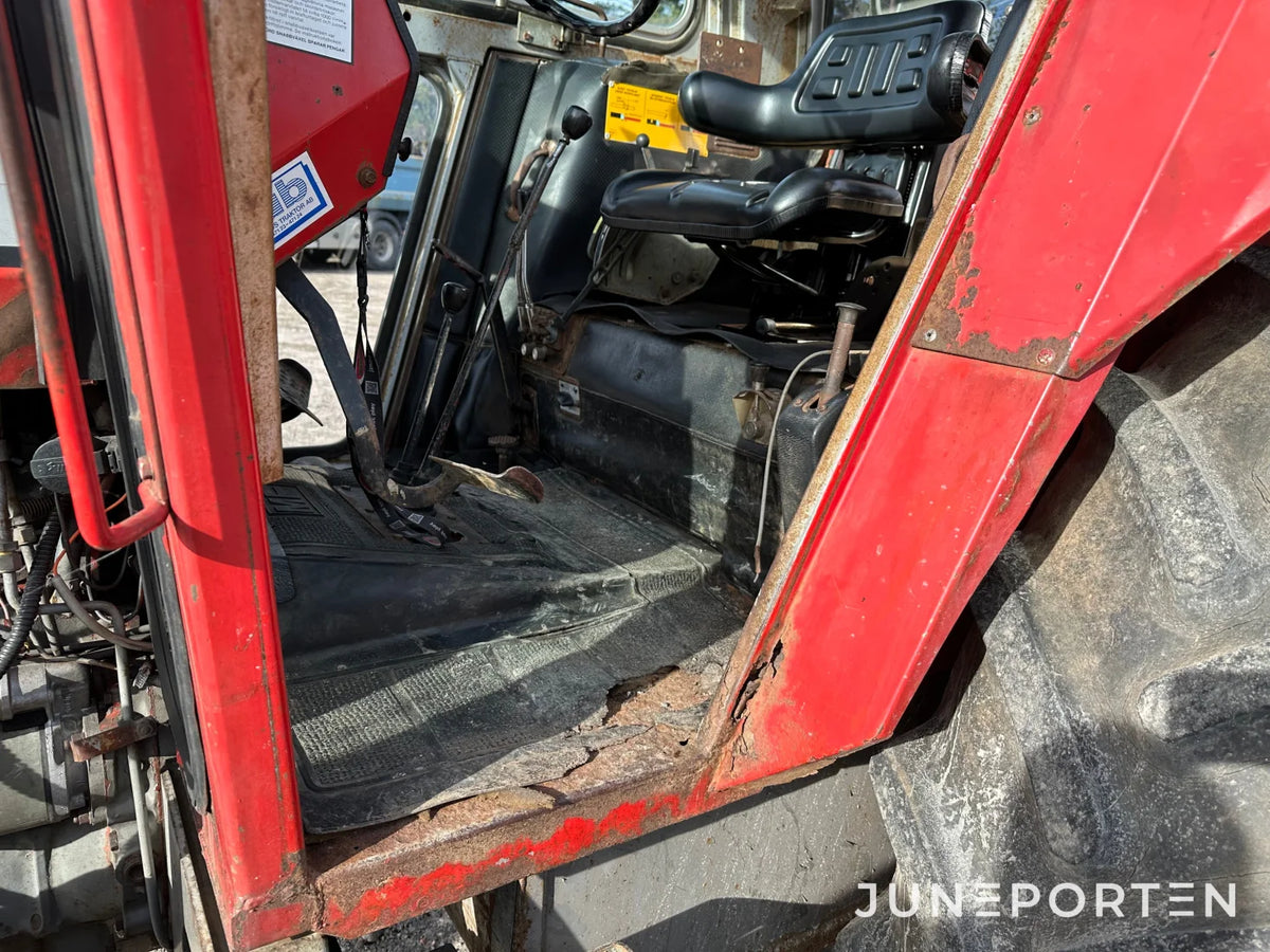 Massey Ferguson 575 med lastare