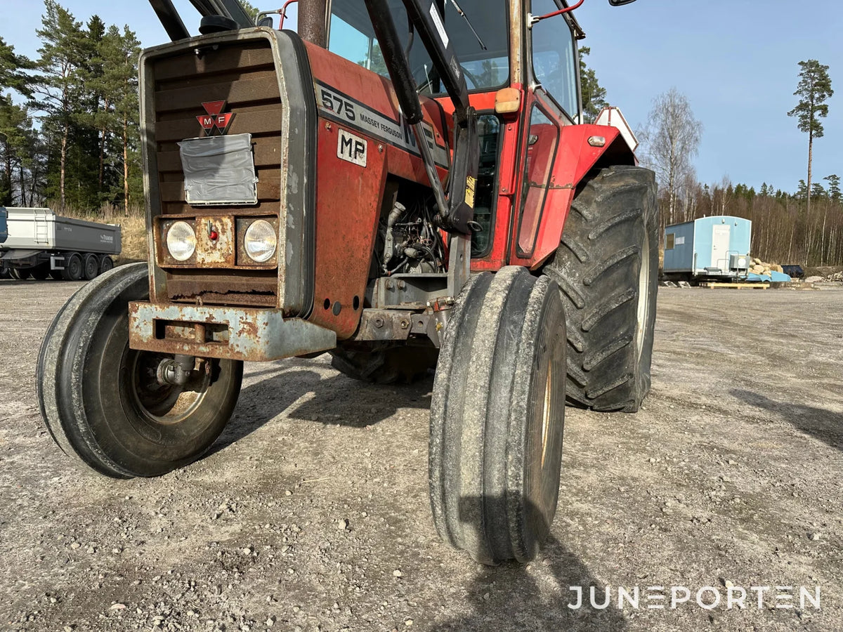 Massey Ferguson 575 med lastare