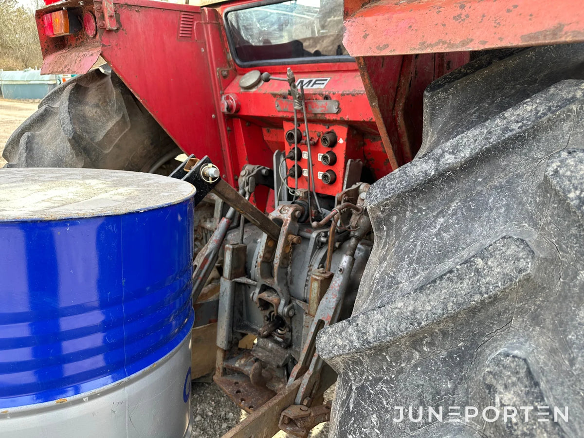 Massey Ferguson 575 med lastare