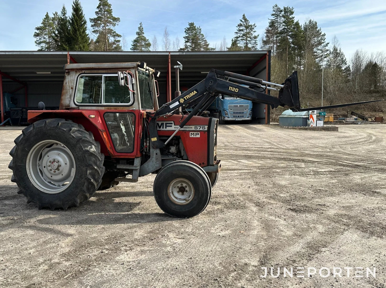 Massey Ferguson 575 med lastare