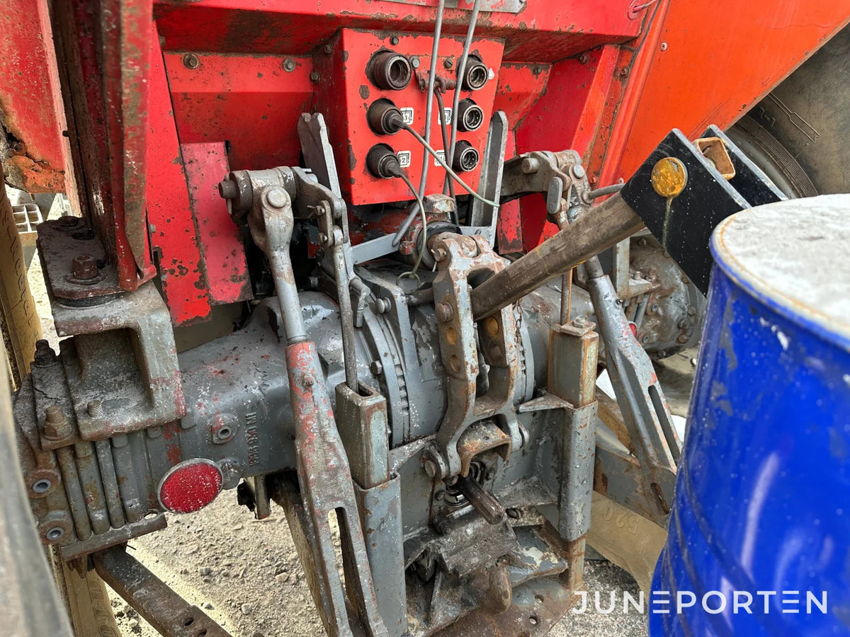 Massey Ferguson 575 med lastare