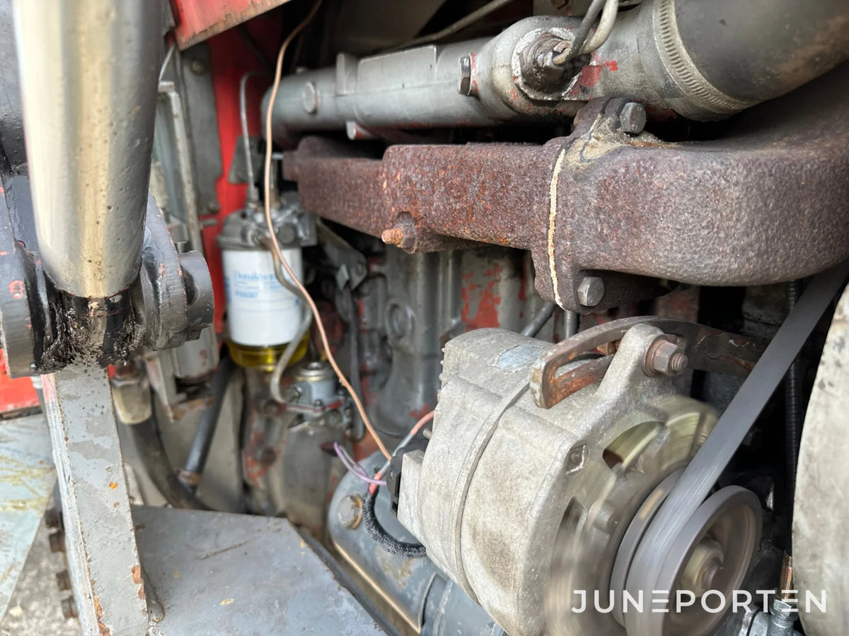 Massey Ferguson 575 med lastare