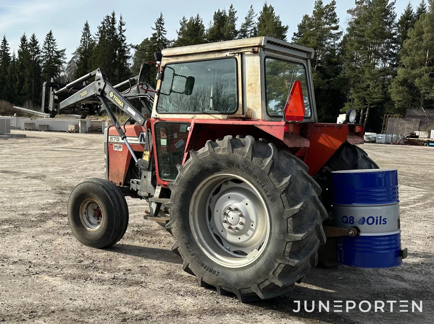 Massey Ferguson 575 med lastare