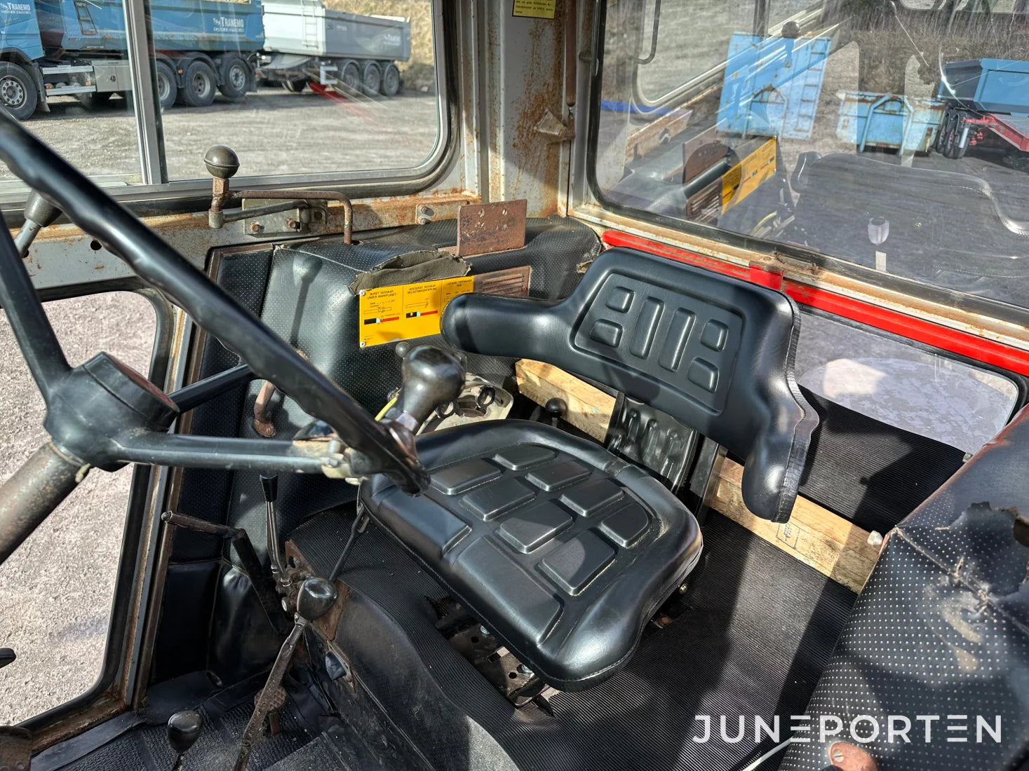 Massey Ferguson 575 med lastare