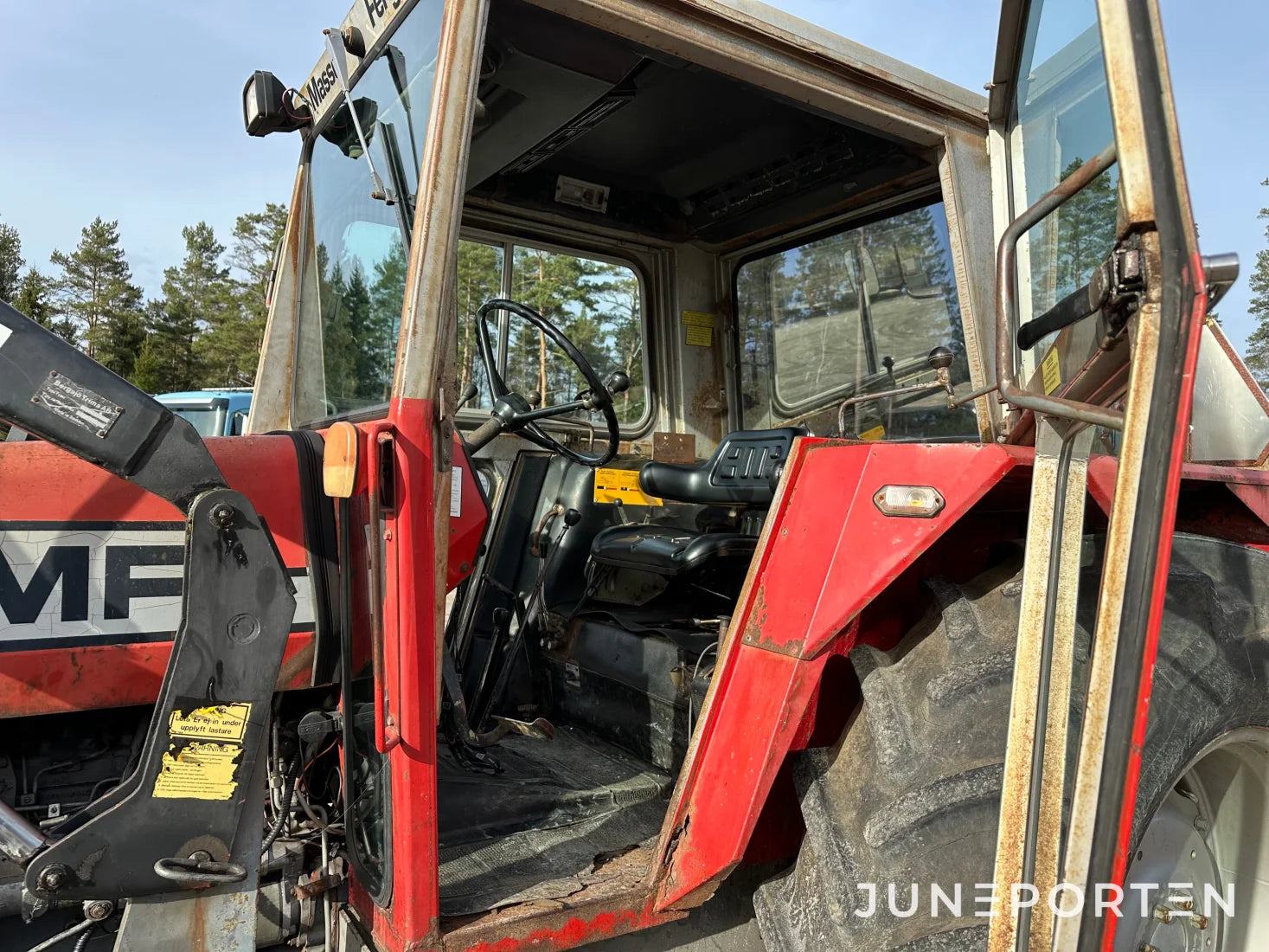 Massey Ferguson 575 med lastare