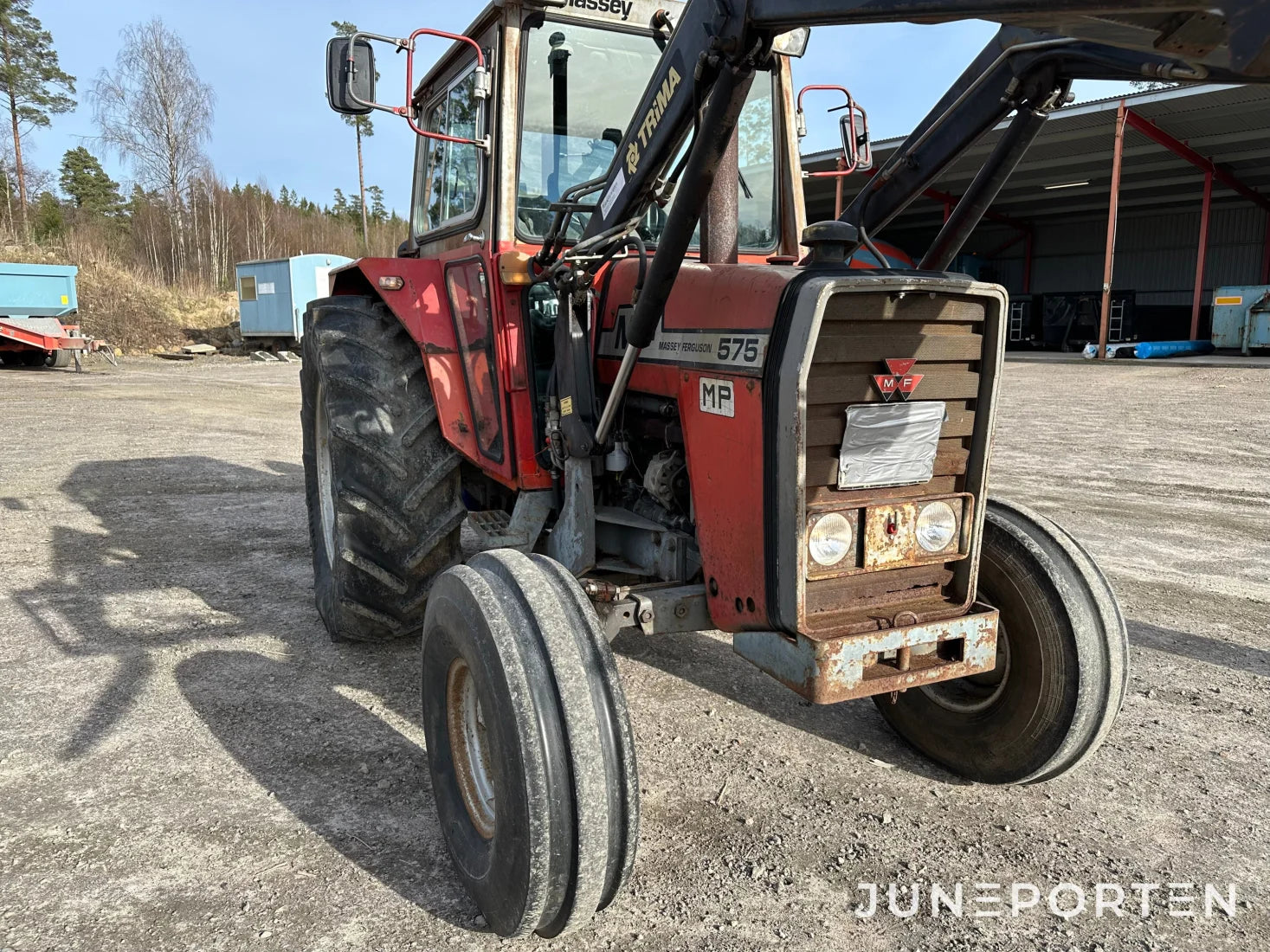 Massey Ferguson 575 med lastare