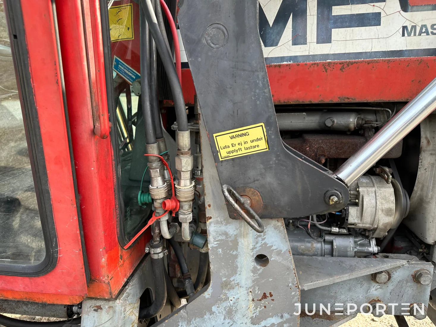 Massey Ferguson 575 med lastare