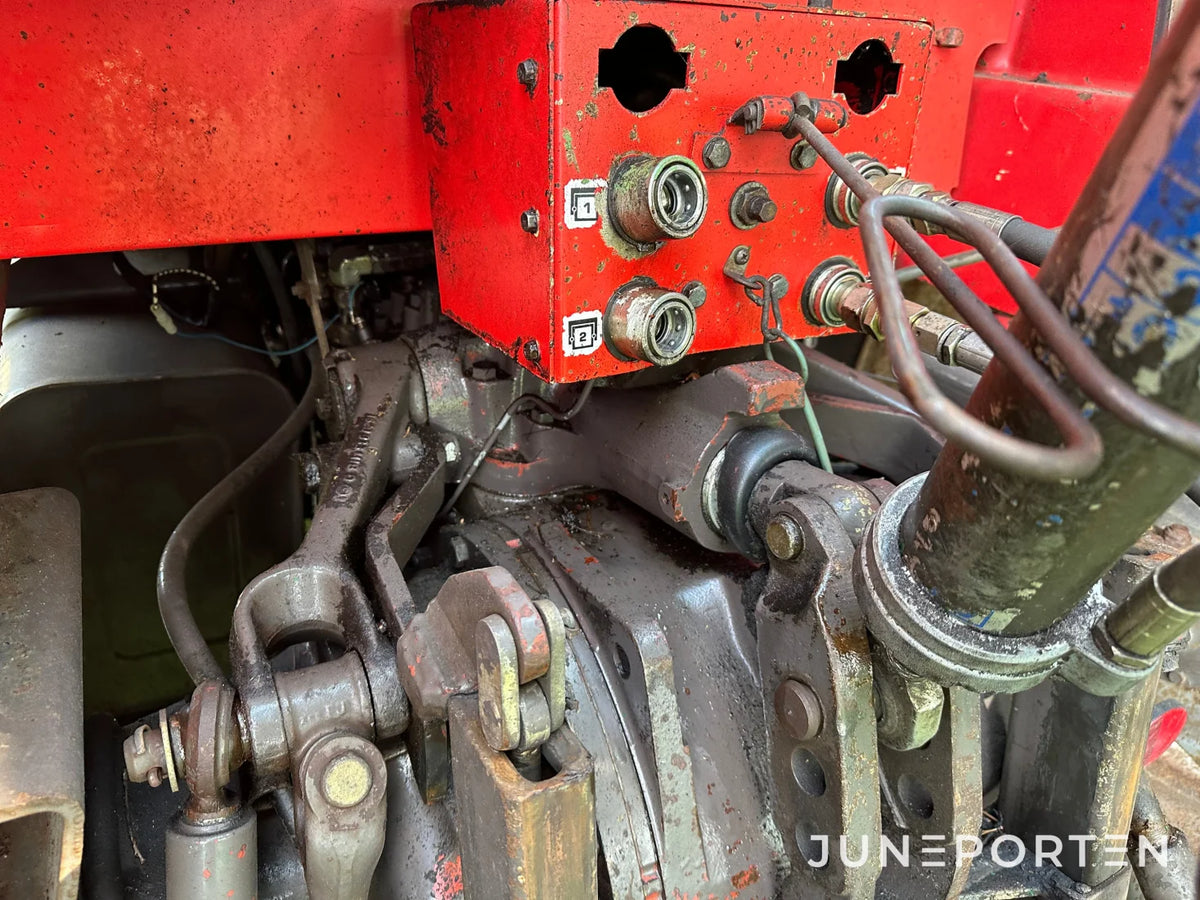 Massey Ferguson 690 4WD massey-ferguson-690-4wd