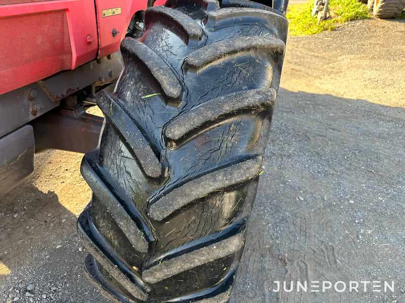 Massey Ferguson 8150 med Twintrac
