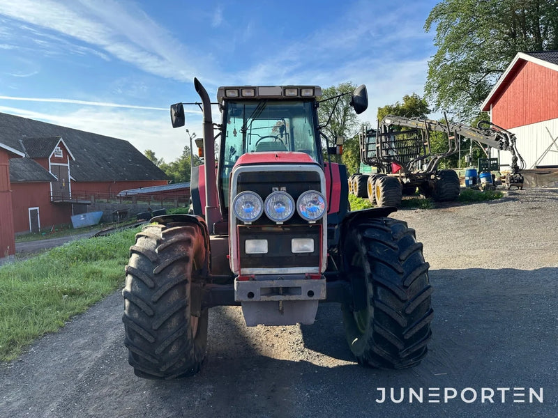 Massey Ferguson 8150 med Twintrac