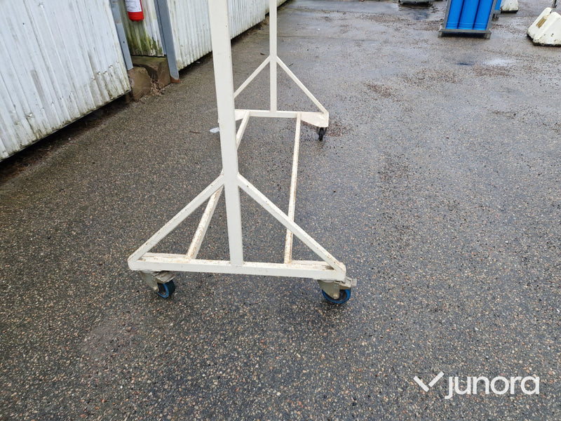 Materialställ på hjul