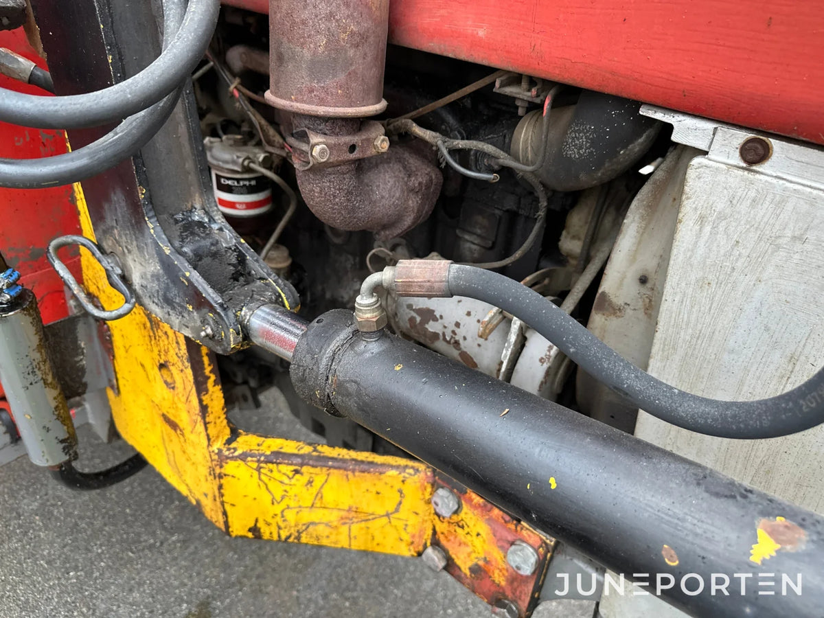Massey Ferguson 185 S med lastare