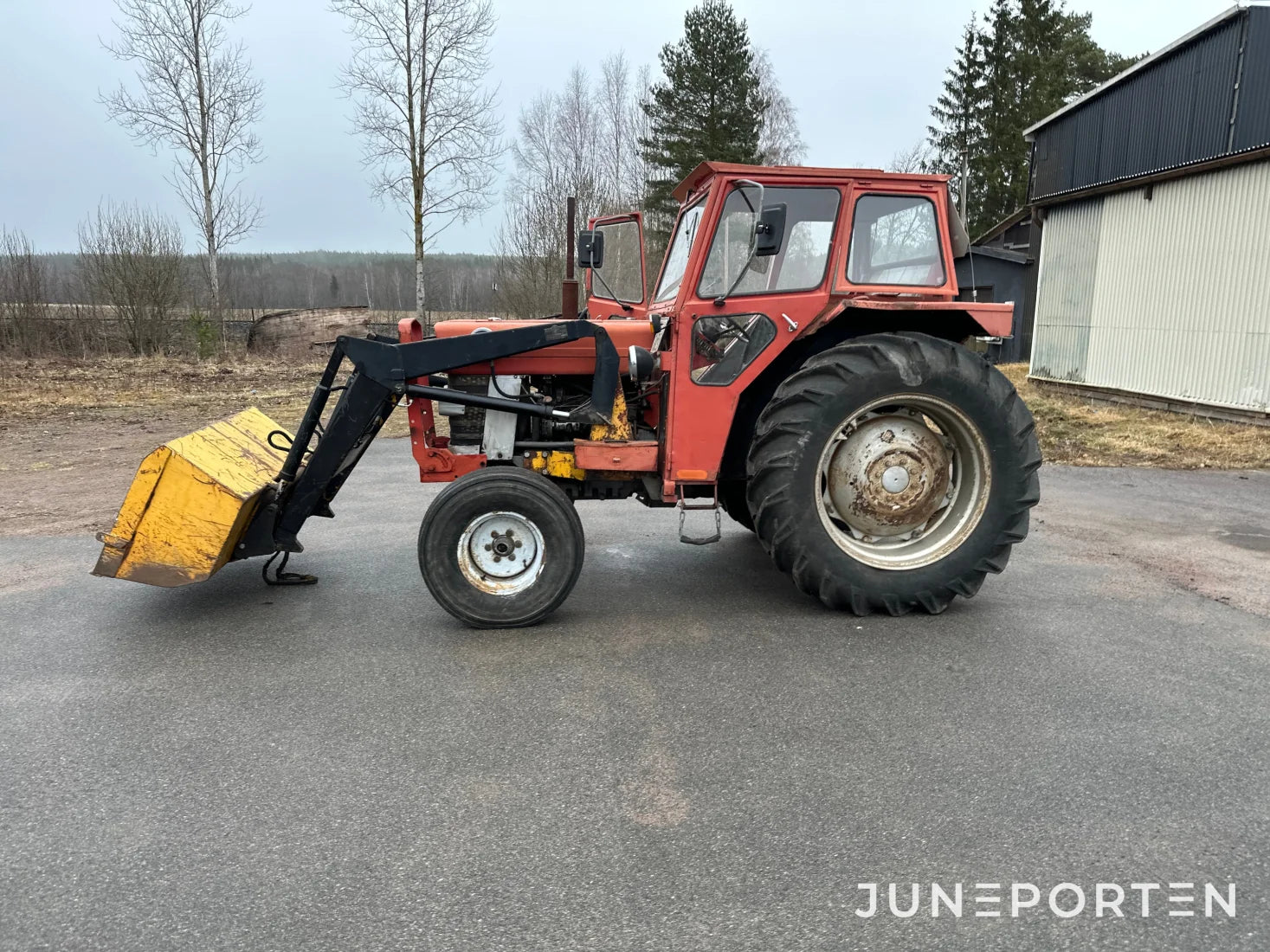 Massey Ferguson 185 S med lastare
