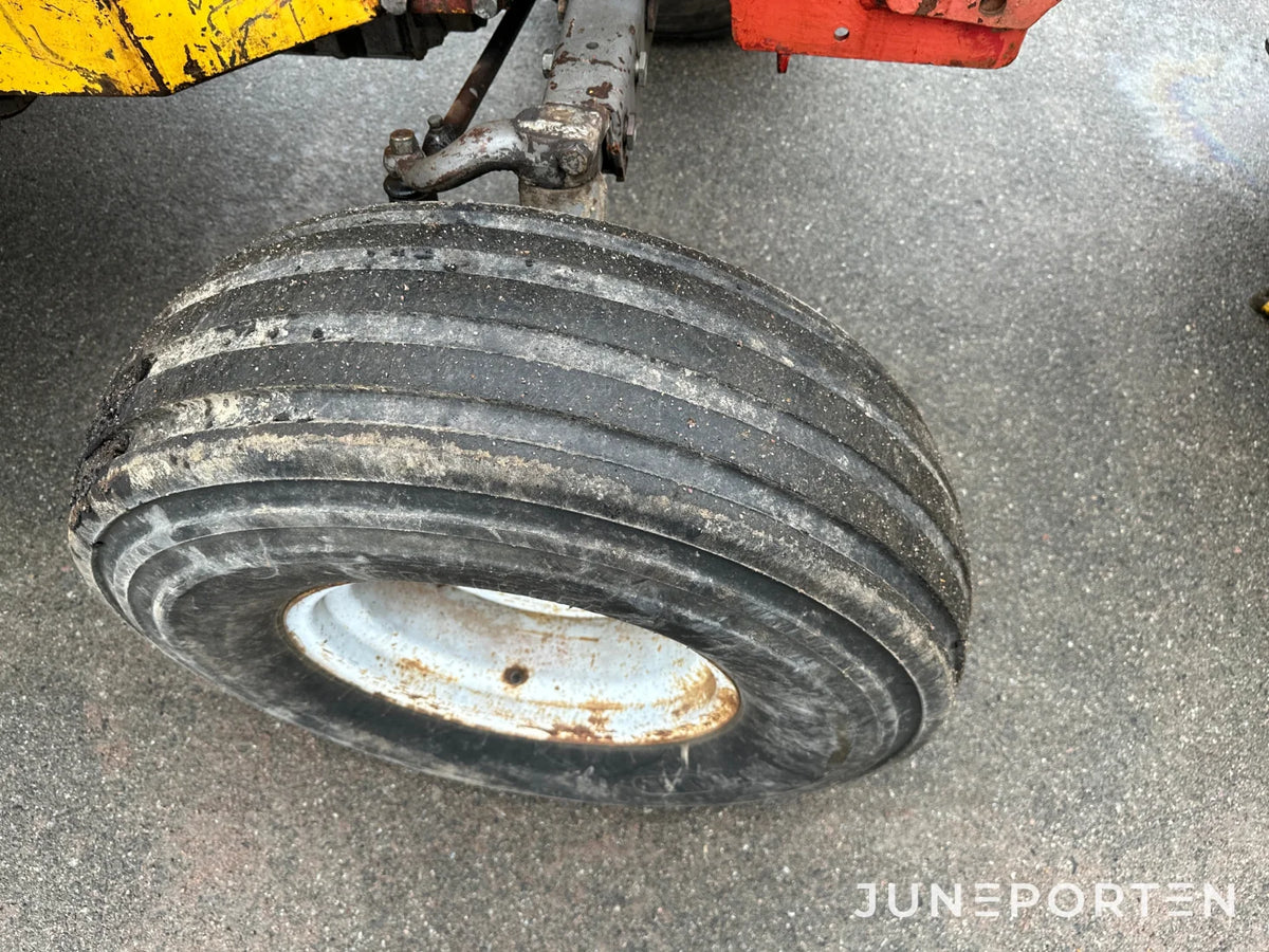 Massey Ferguson 185 S med lastare