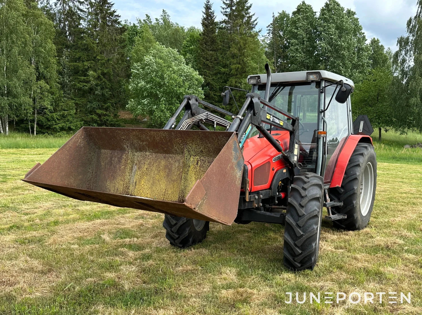 Massey Ferguson 4235 4WD med lastare