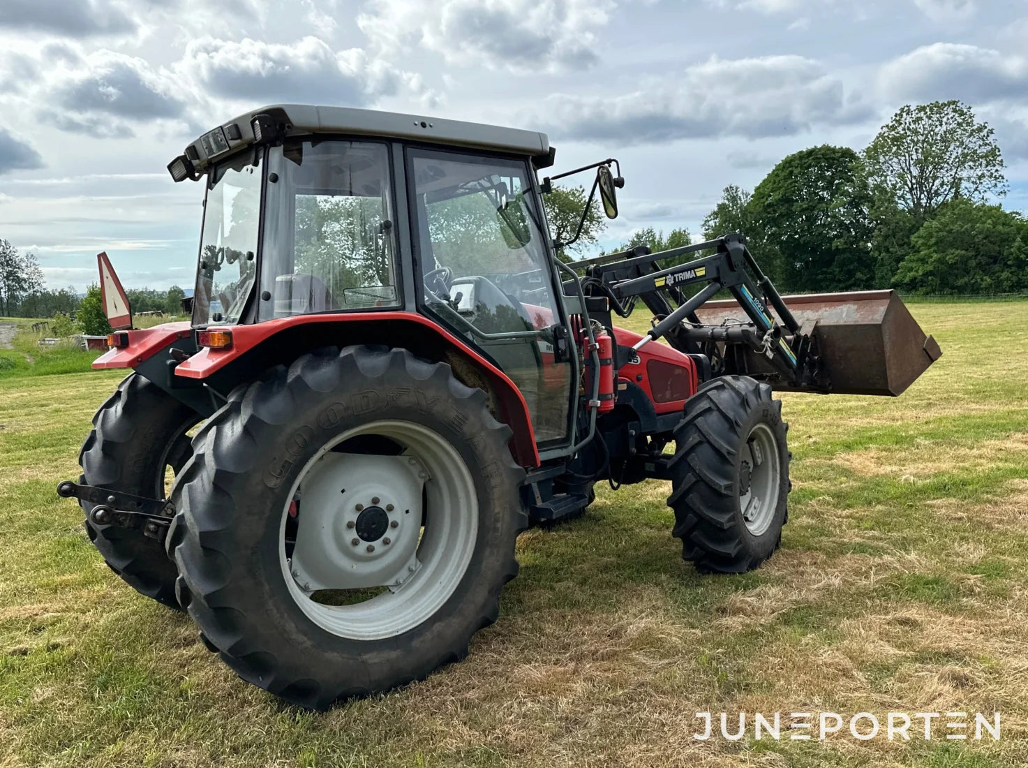 Massey Ferguson 4235 4WD med lastare