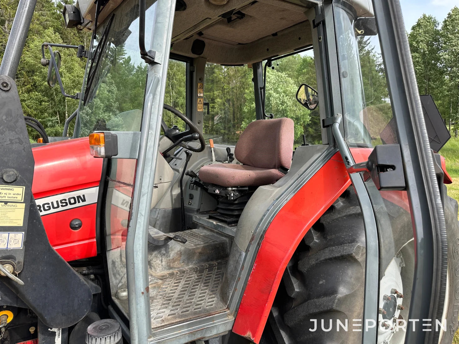 Massey Ferguson 4235 4WD med lastare