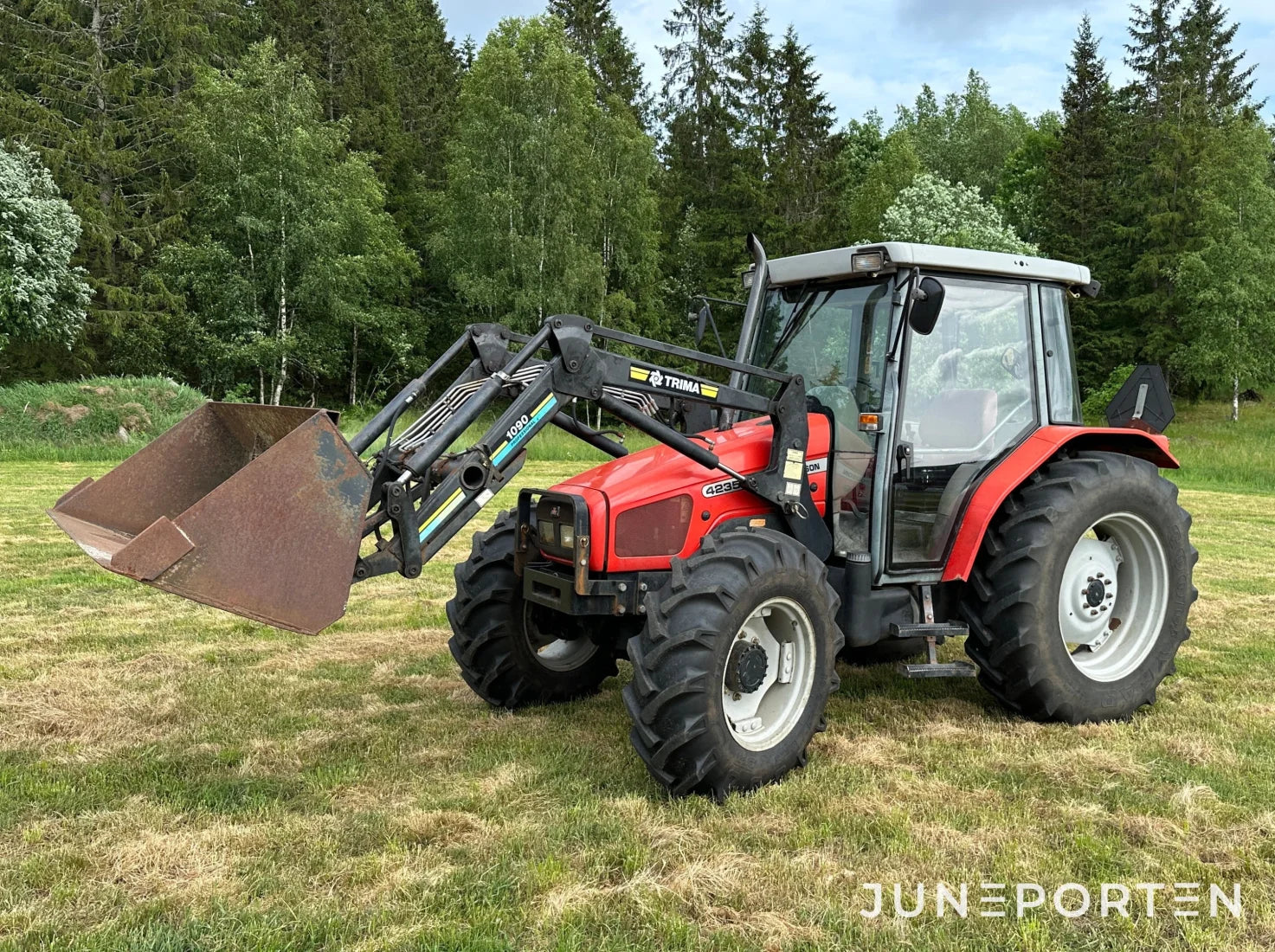 Massey Ferguson 4235 4WD med lastare