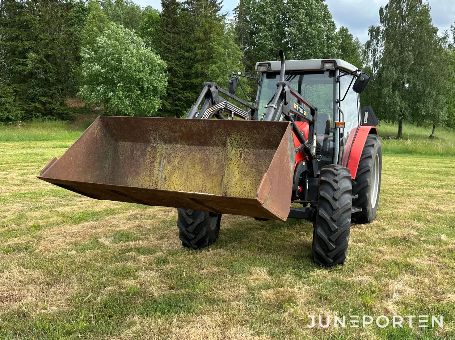 Massey Ferguson 4235 4WD med lastare