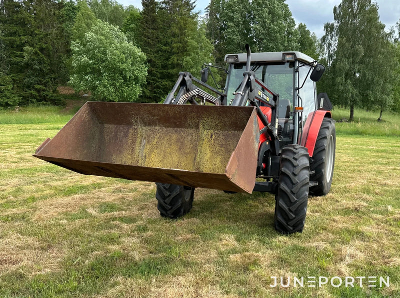 Massey Ferguson 4235 4WD med lastare