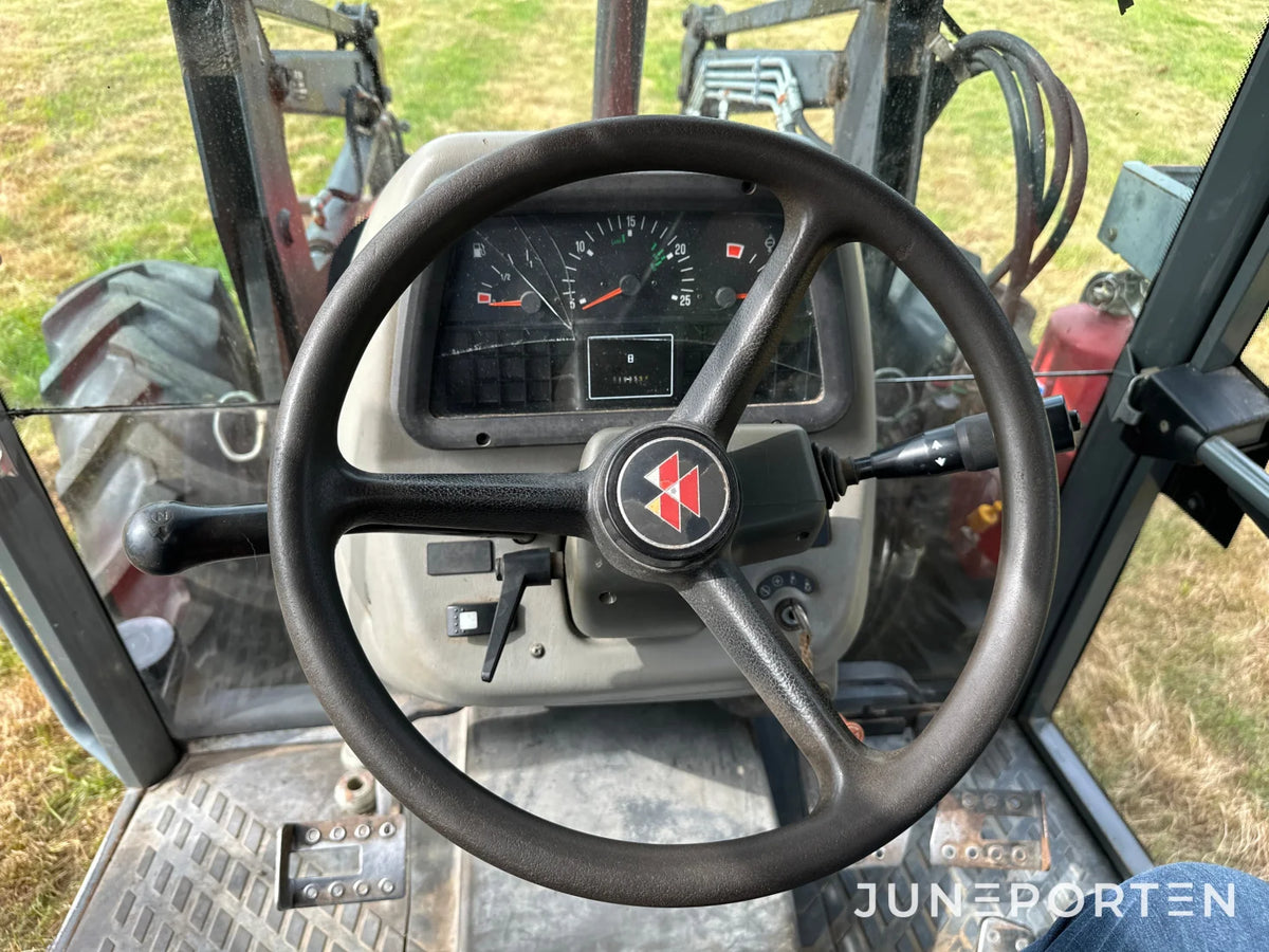 Massey Ferguson 4235 4WD med lastare