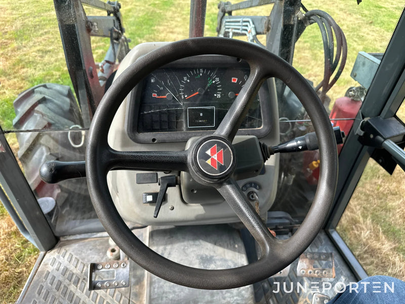 Massey Ferguson 4235 4WD med lastare