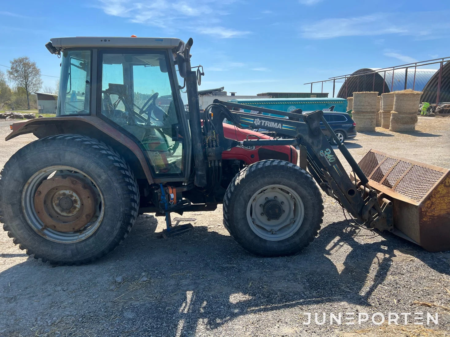 Massey Ferguson 4345 med lastare och skopa
