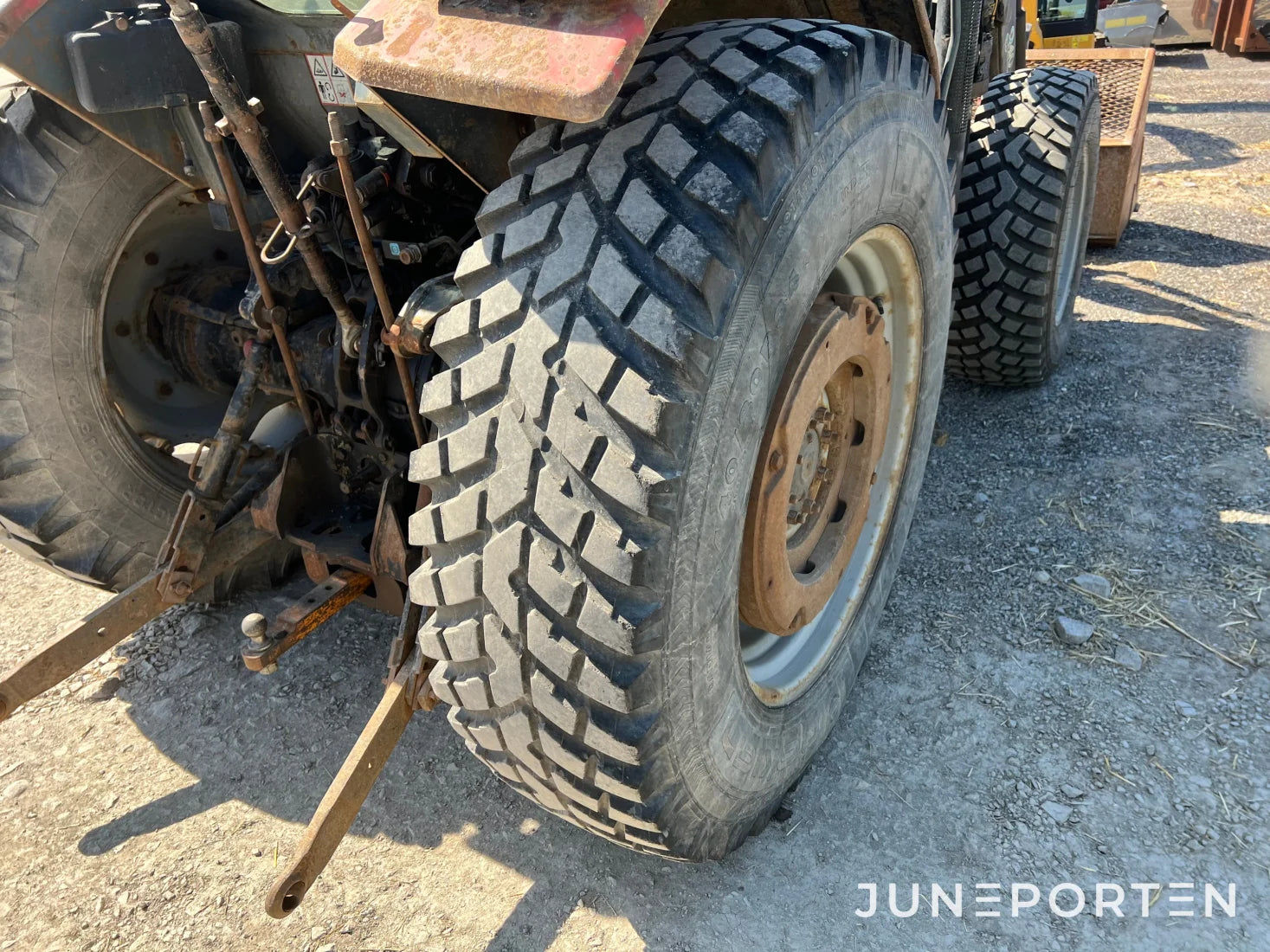 Massey Ferguson 4345 med lastare och skopa